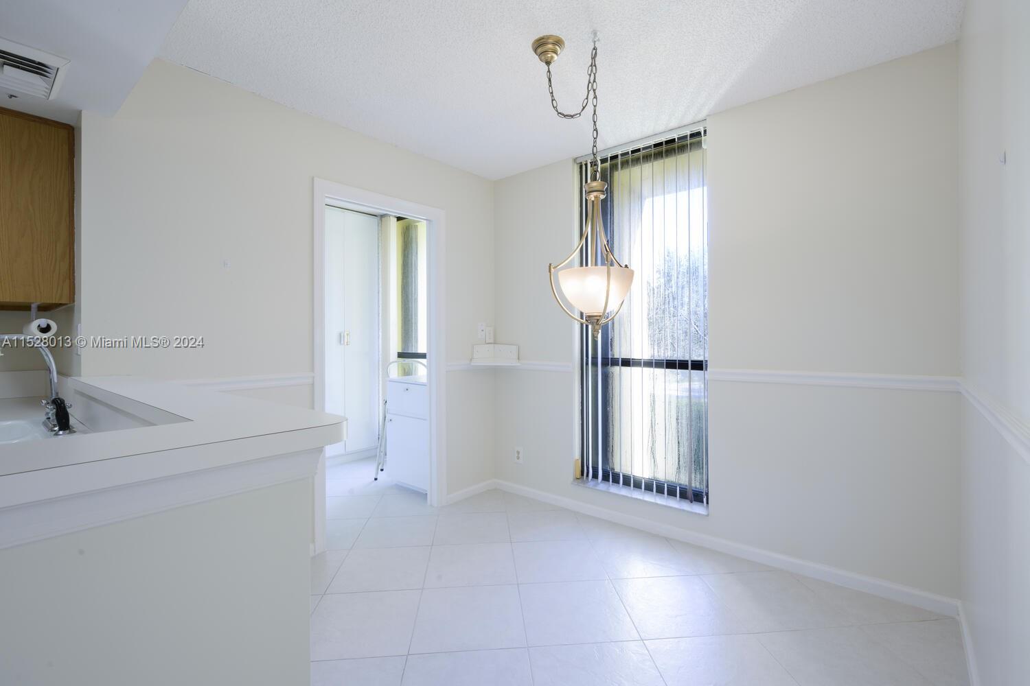 5188 Woodland Lakes Dr #337, Palm Beach Gardens, Florida image 10