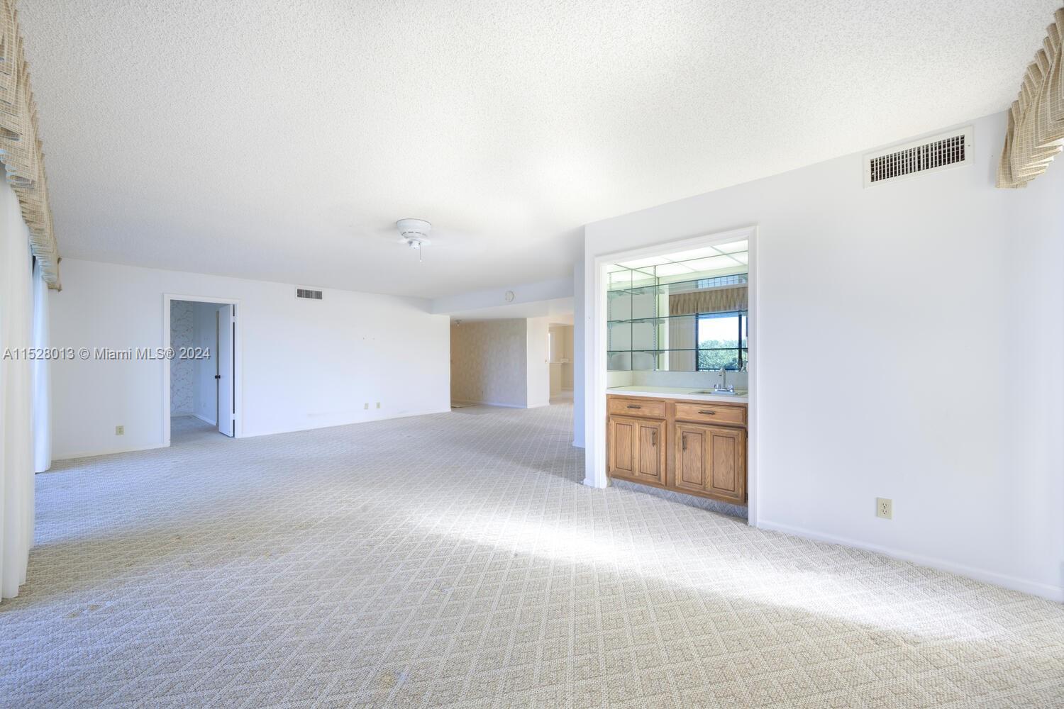 5188 Woodland Lakes Dr #337, Palm Beach Gardens, Florida image 12