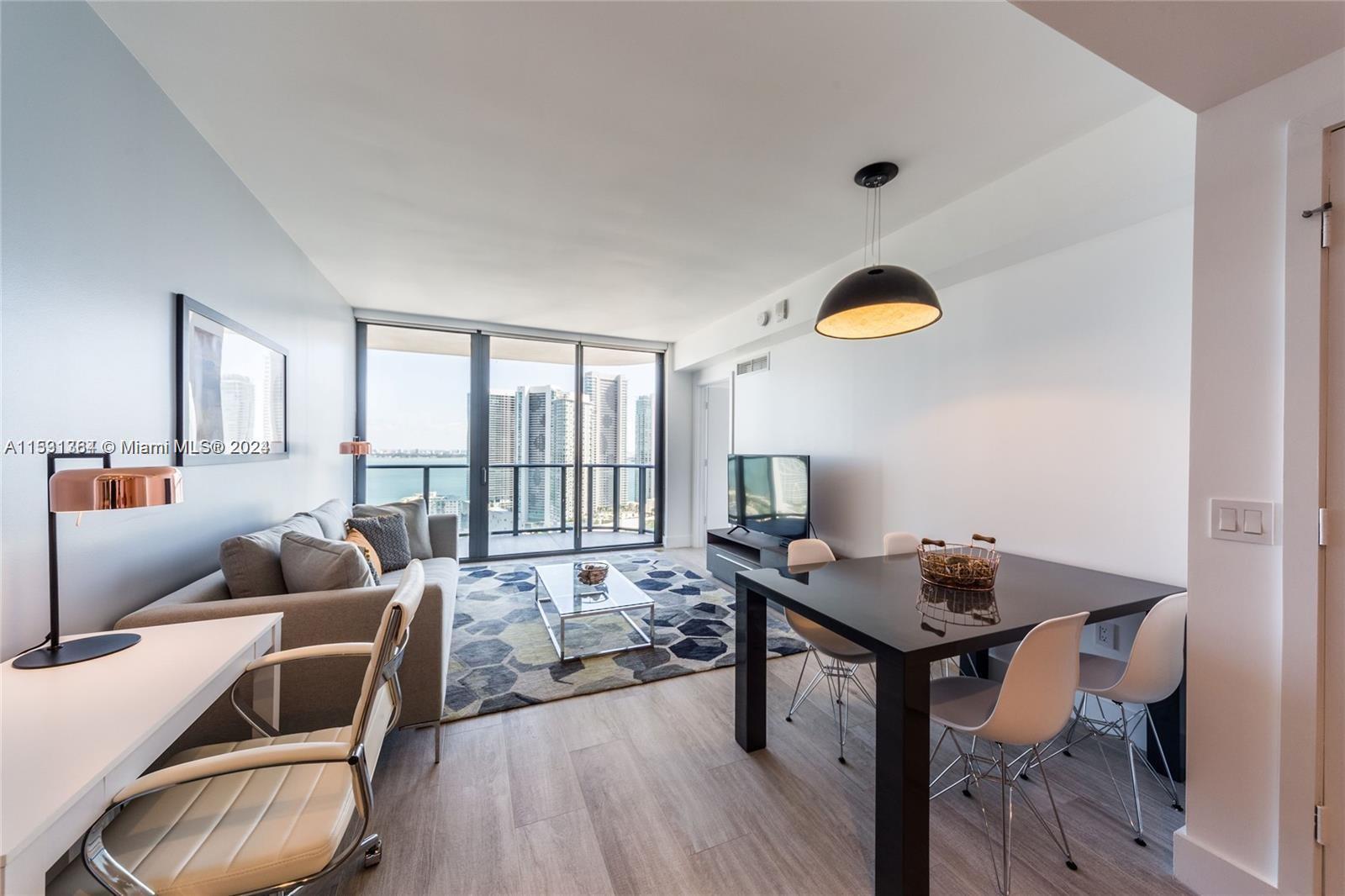 Apartamento para Alugar em Miami, FL