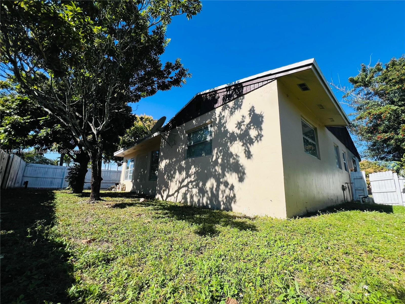 6990 SW 1st St, Margate, Florida image 30