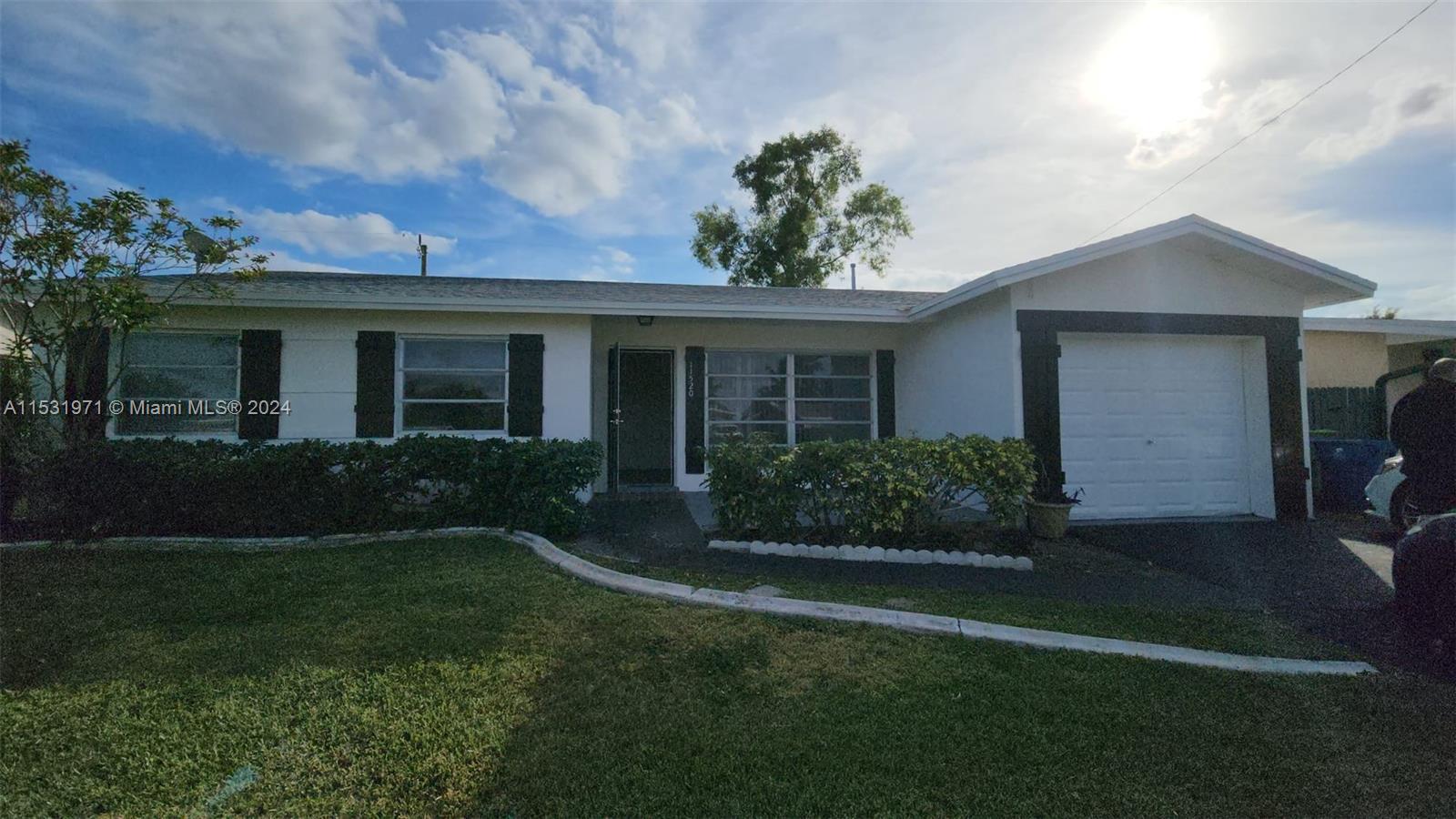 11520 NW 31st Pl, Sunrise, Florida image 1