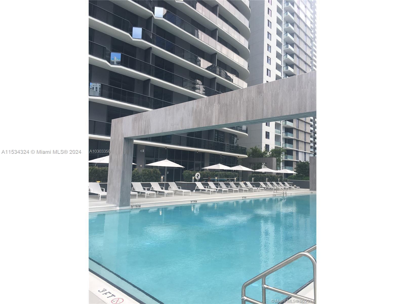 Amazing unit 1 bed, 1.5 bath.  Brickell Heights  offers an exceptional location and luxury amenities  including a roof-top sky pool on the 50th floor with amazing city and ocean views. Walking distance to the best restaurants, City Centre Mall and more. TENANT OCCUPIED