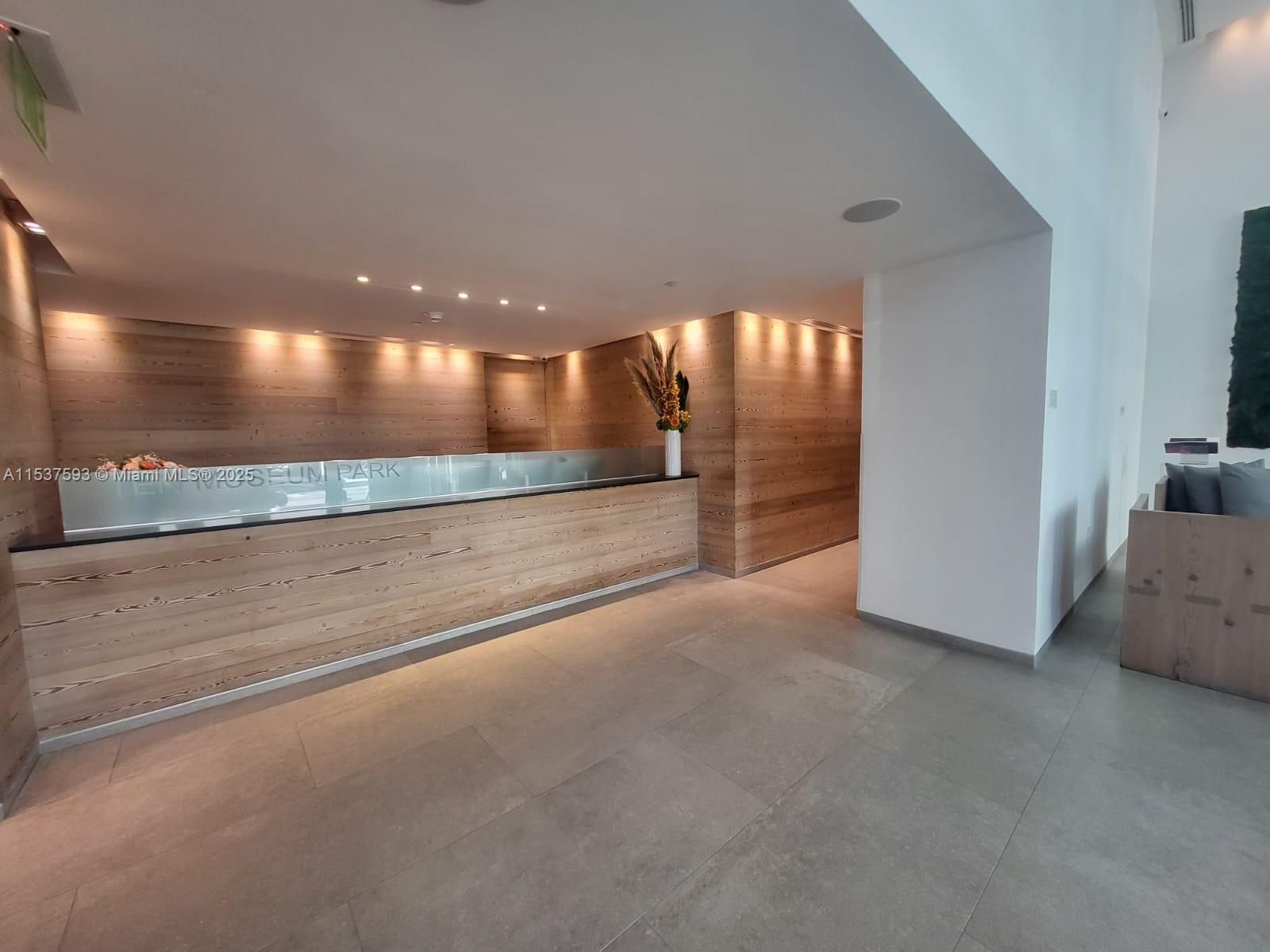 1040 Biscayne Blvd #1805, Miami FL 33132