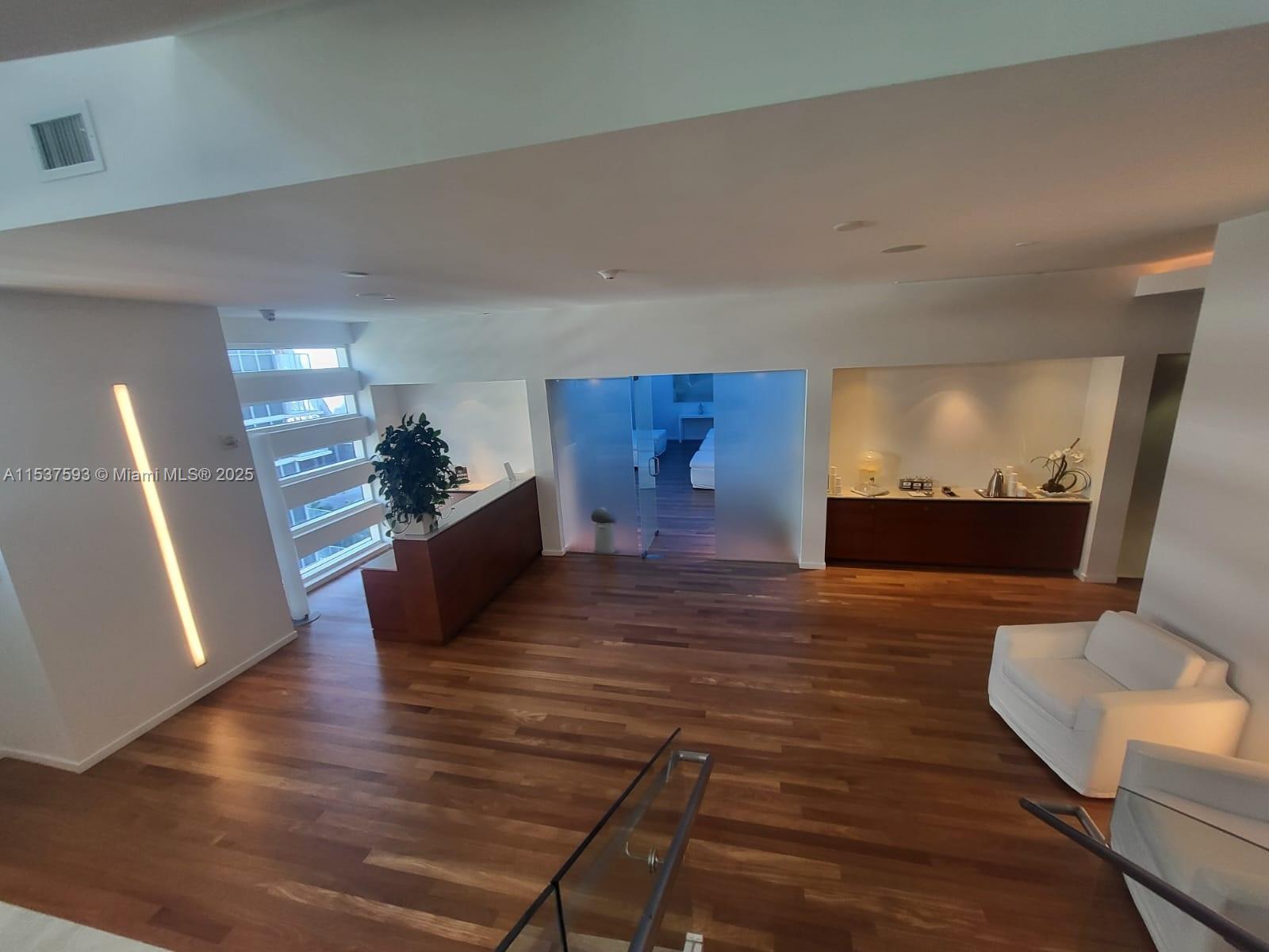 1040 Biscayne Blvd #1805, Miami FL 33132