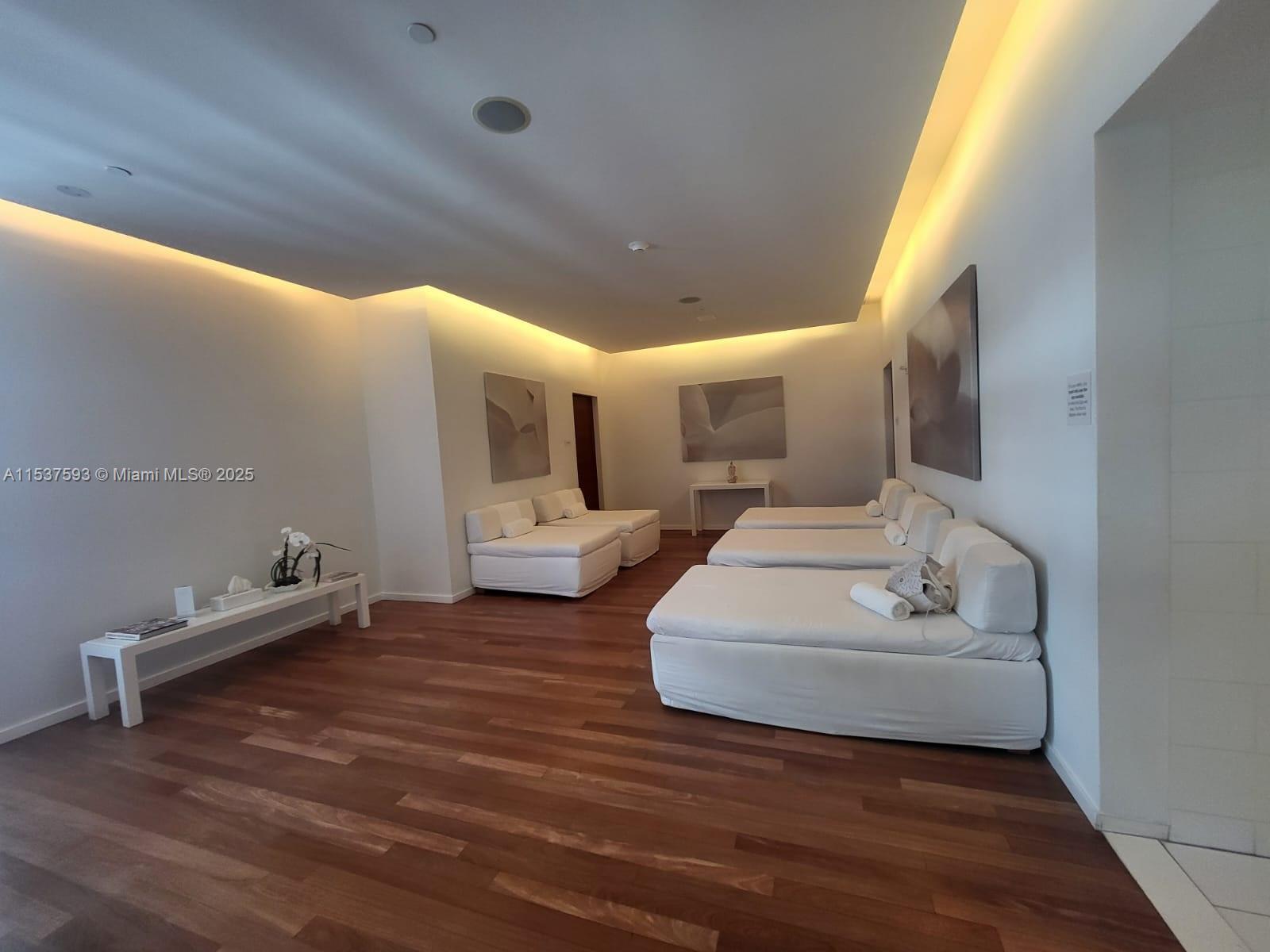 1040 Biscayne Blvd #1805, Miami FL 33132