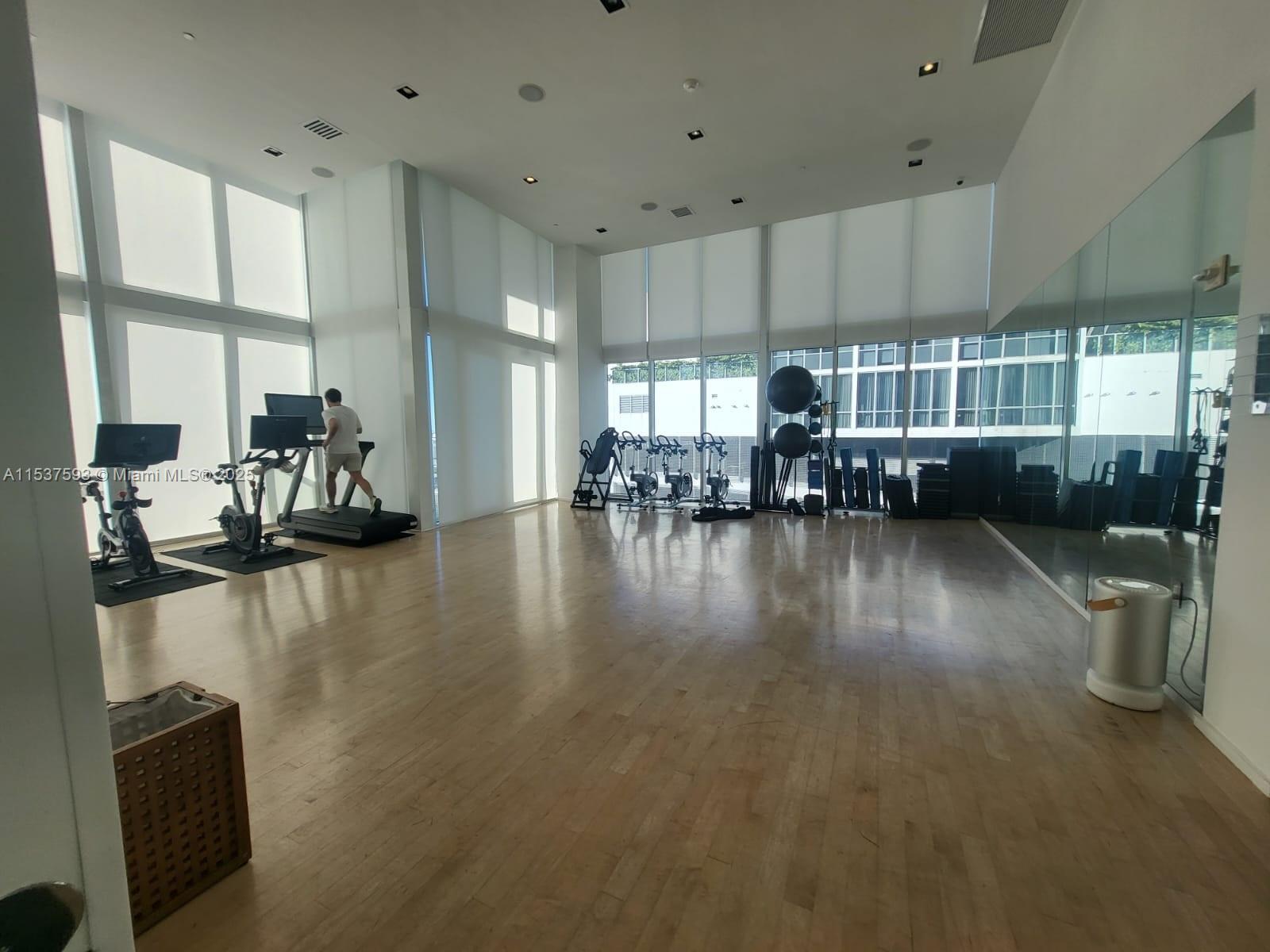 1040 Biscayne Blvd #1805, Miami FL 33132