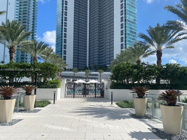 851 NE 1st Ave #1500, Miami FL 33132