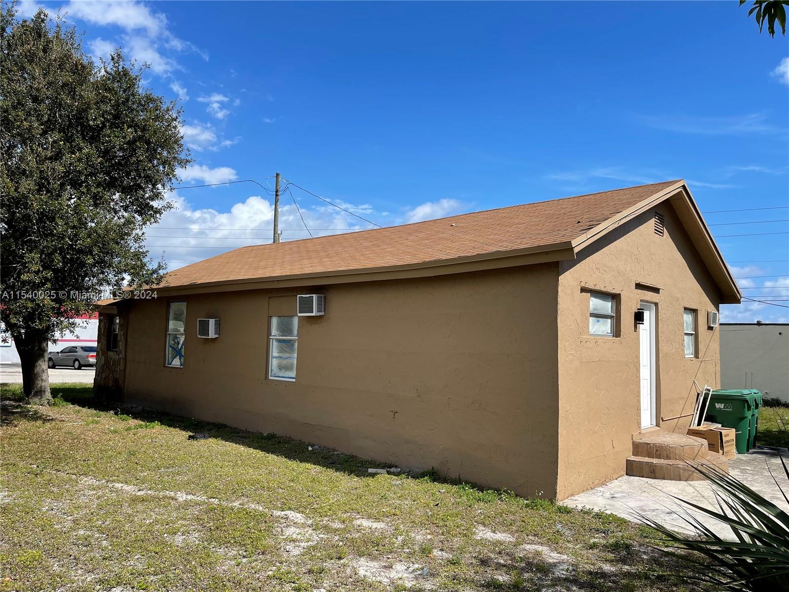 1021 W 33rd St, Riviera Beach, Florida image 1