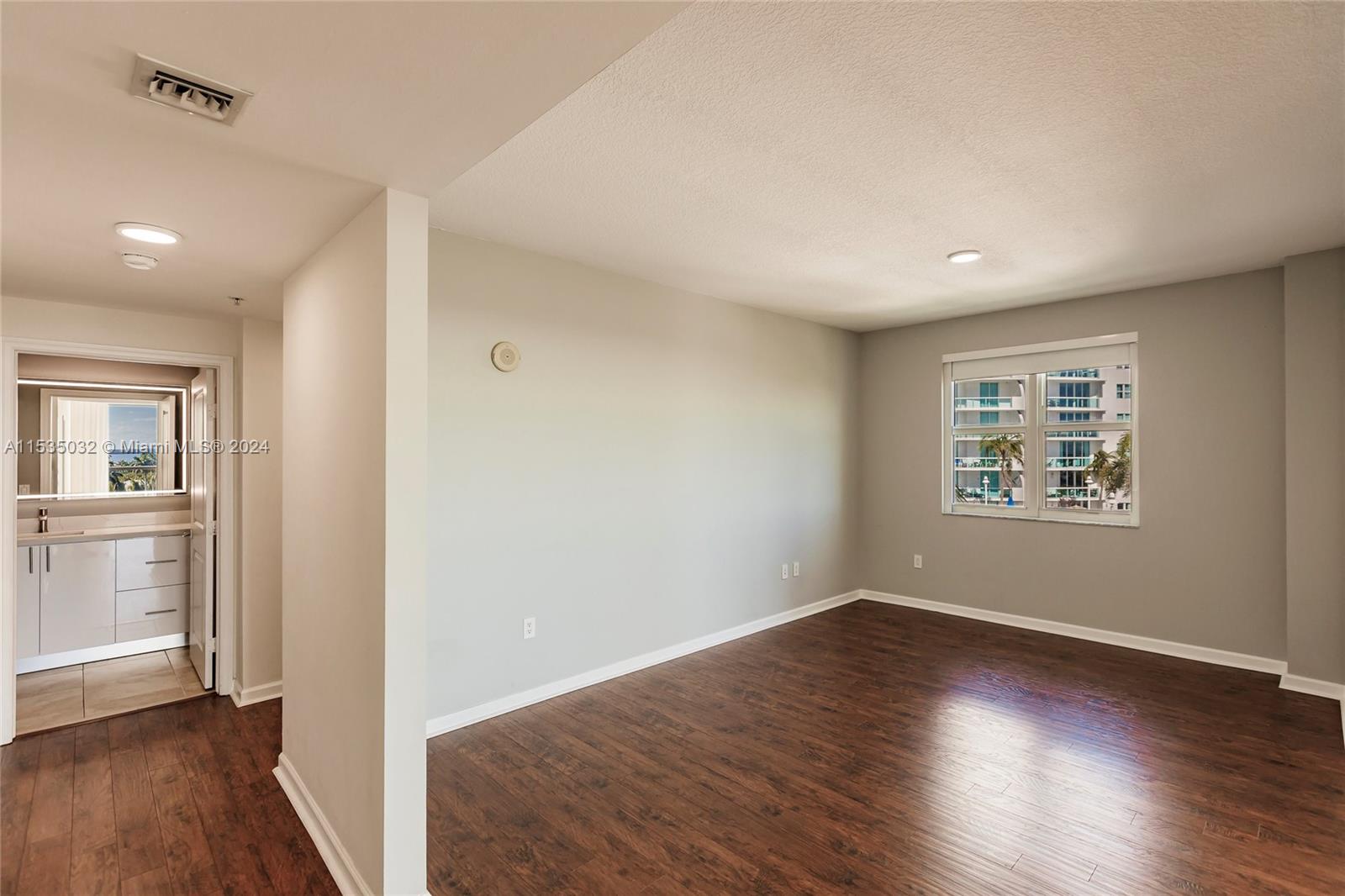 7900 Harbor Island Dr #725, North Bay Village FL 33141
