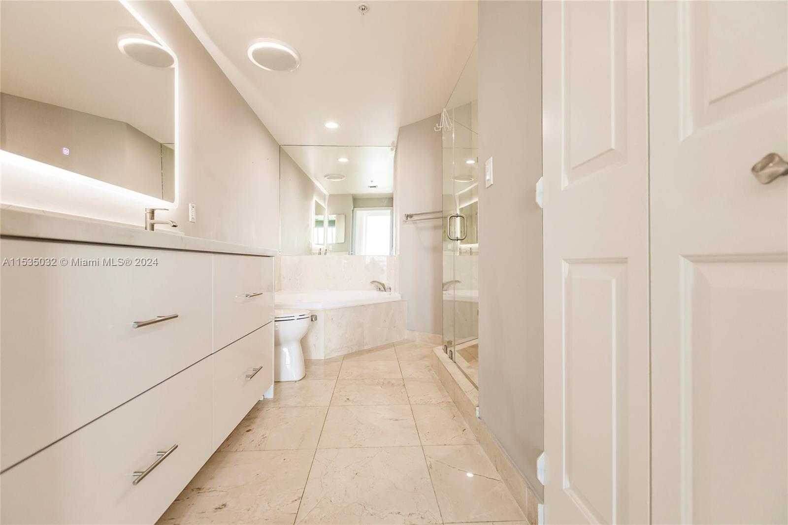 7900 Harbor Island Dr #725, North Bay Village FL 33141
