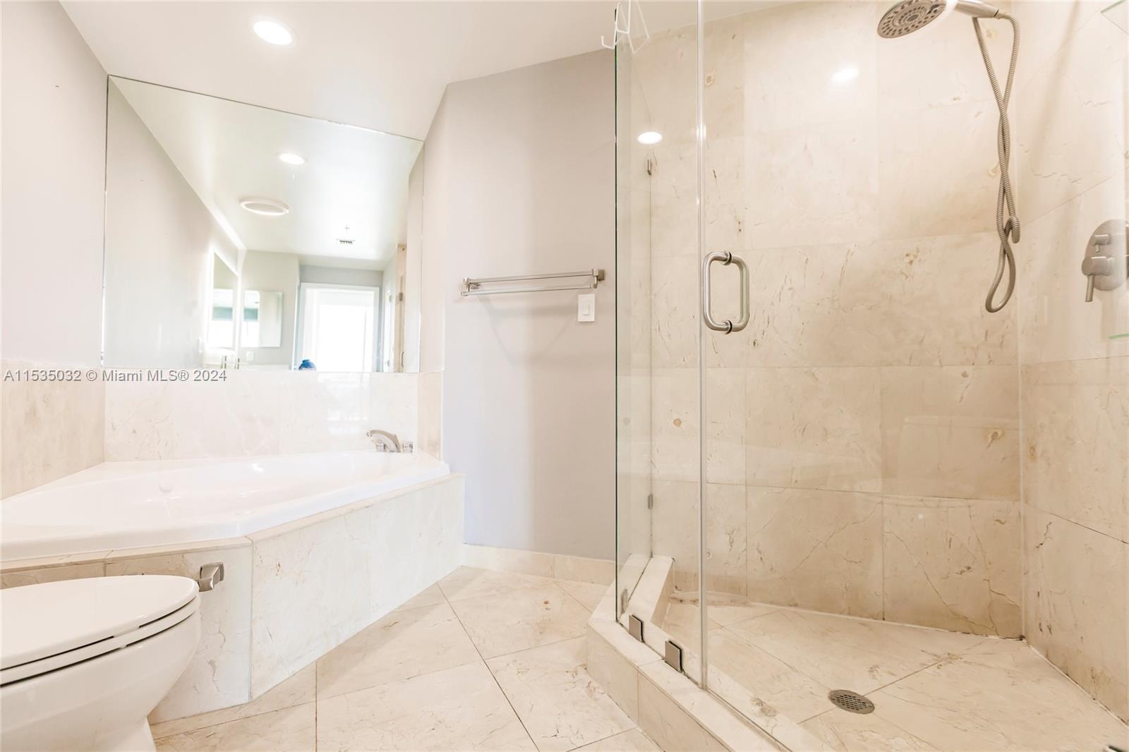 7900 Harbor Island Dr #725, North Bay Village FL 33141