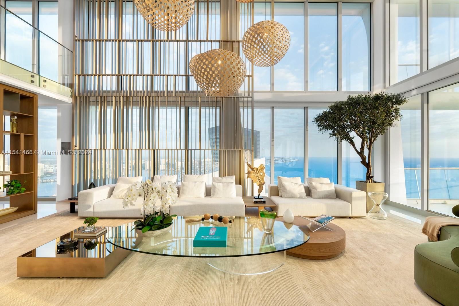 Apartamento à Venda em Sunny Isles Beach, FL