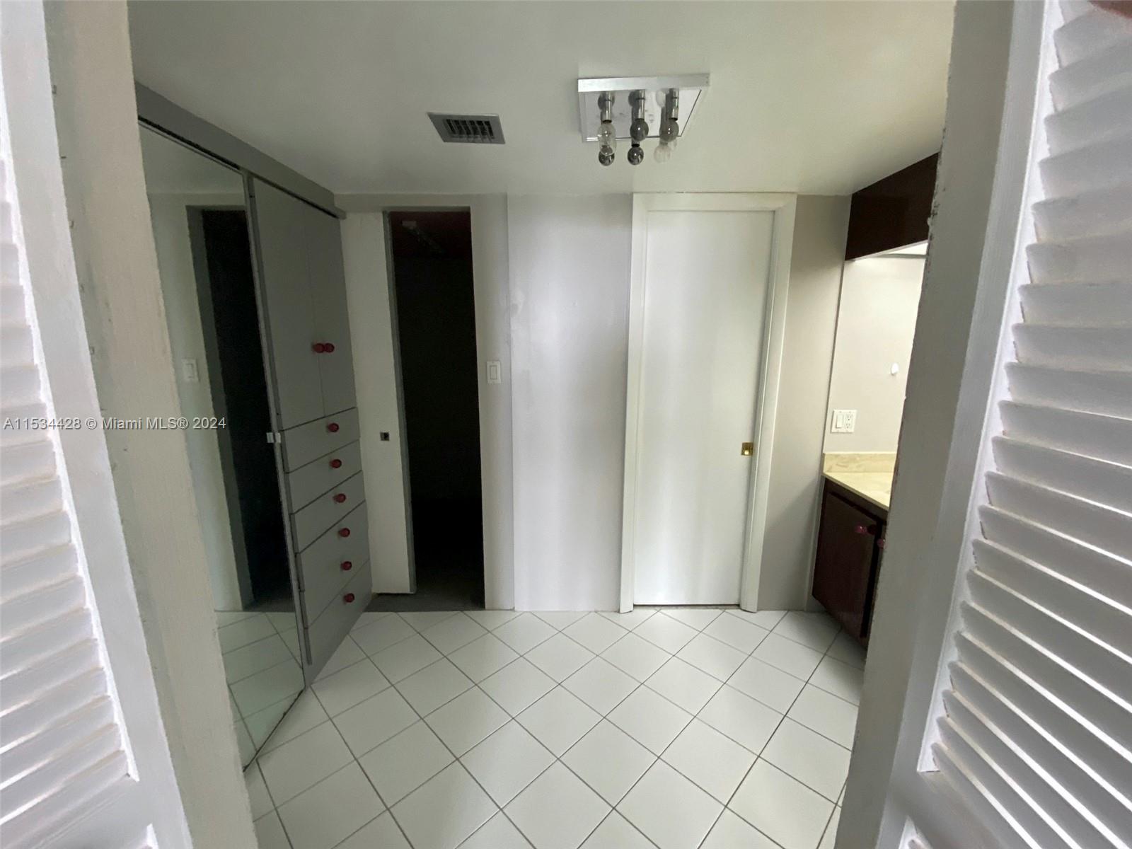 100 Bayview Dr #1503, Sunny Isles Beach, Florida image 25