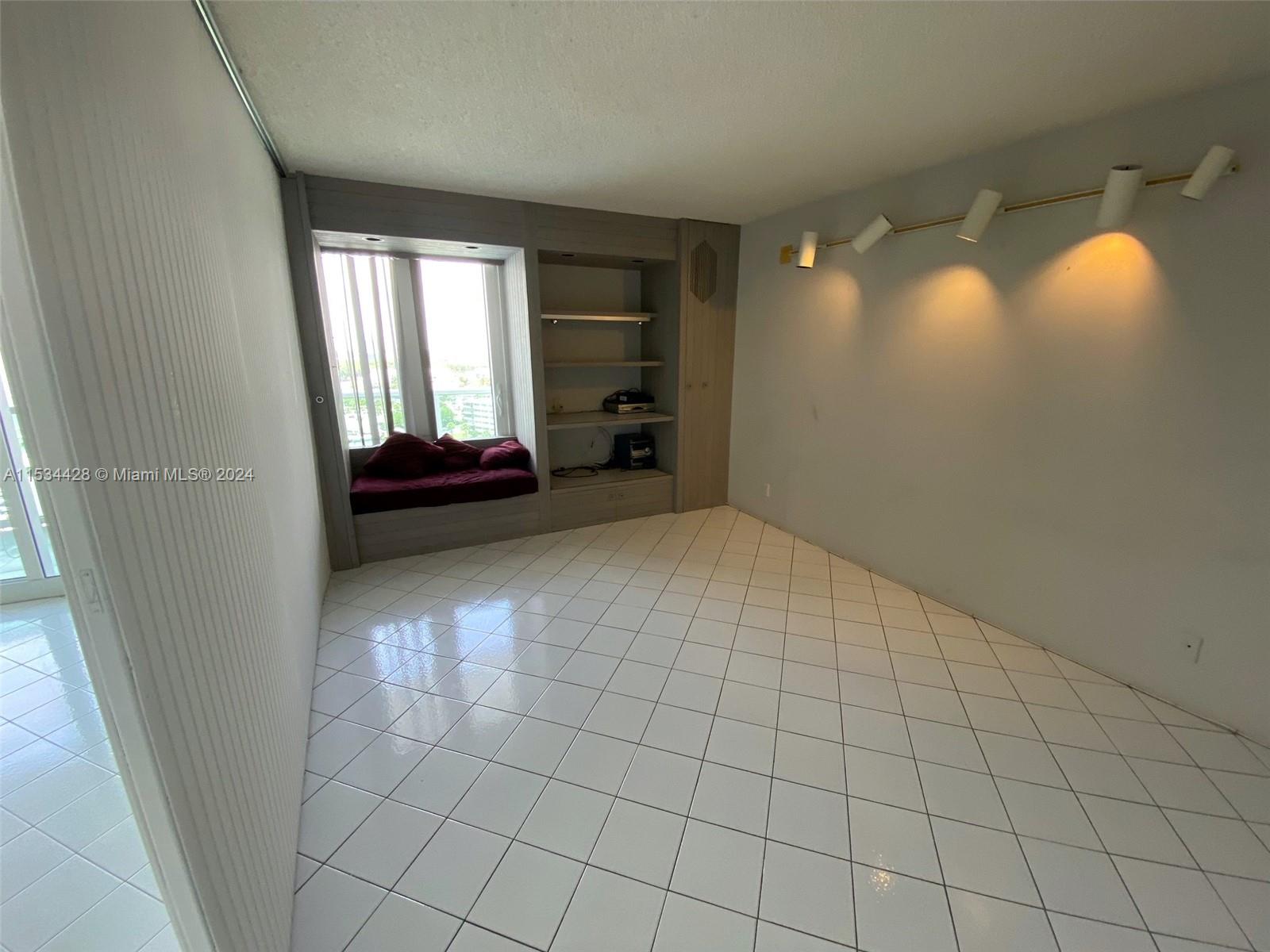 100 Bayview Dr #1503, Sunny Isles Beach, Florida image 28