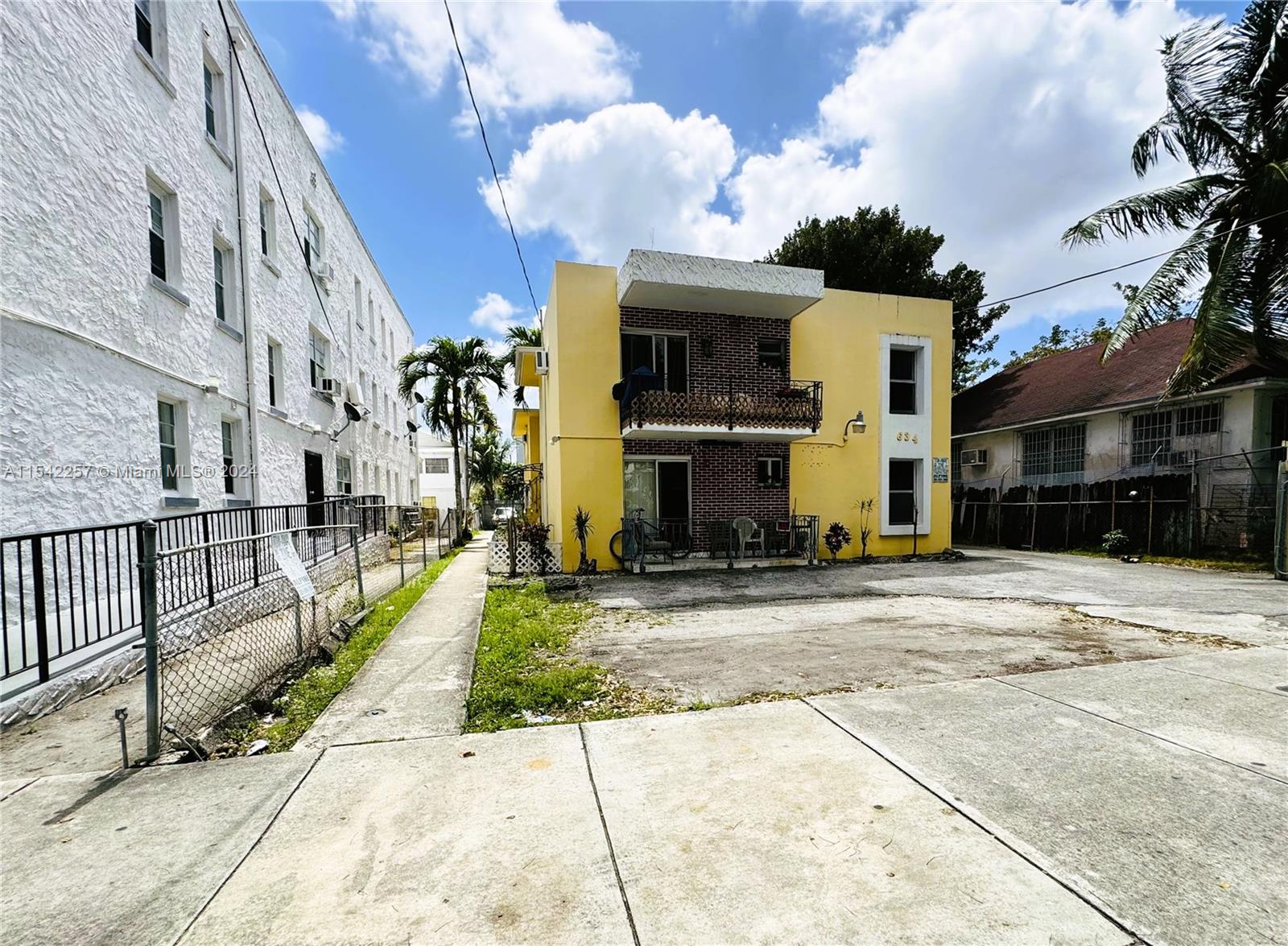 634 SW 2nd St, Miami, Florida image 3