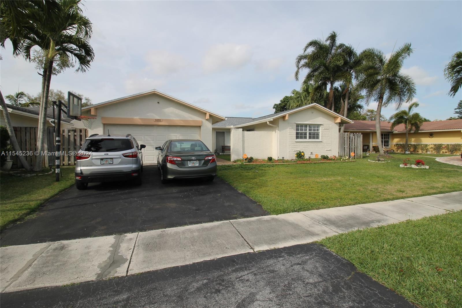 9351 NW 35th Pl, Sunrise, Florida image 2