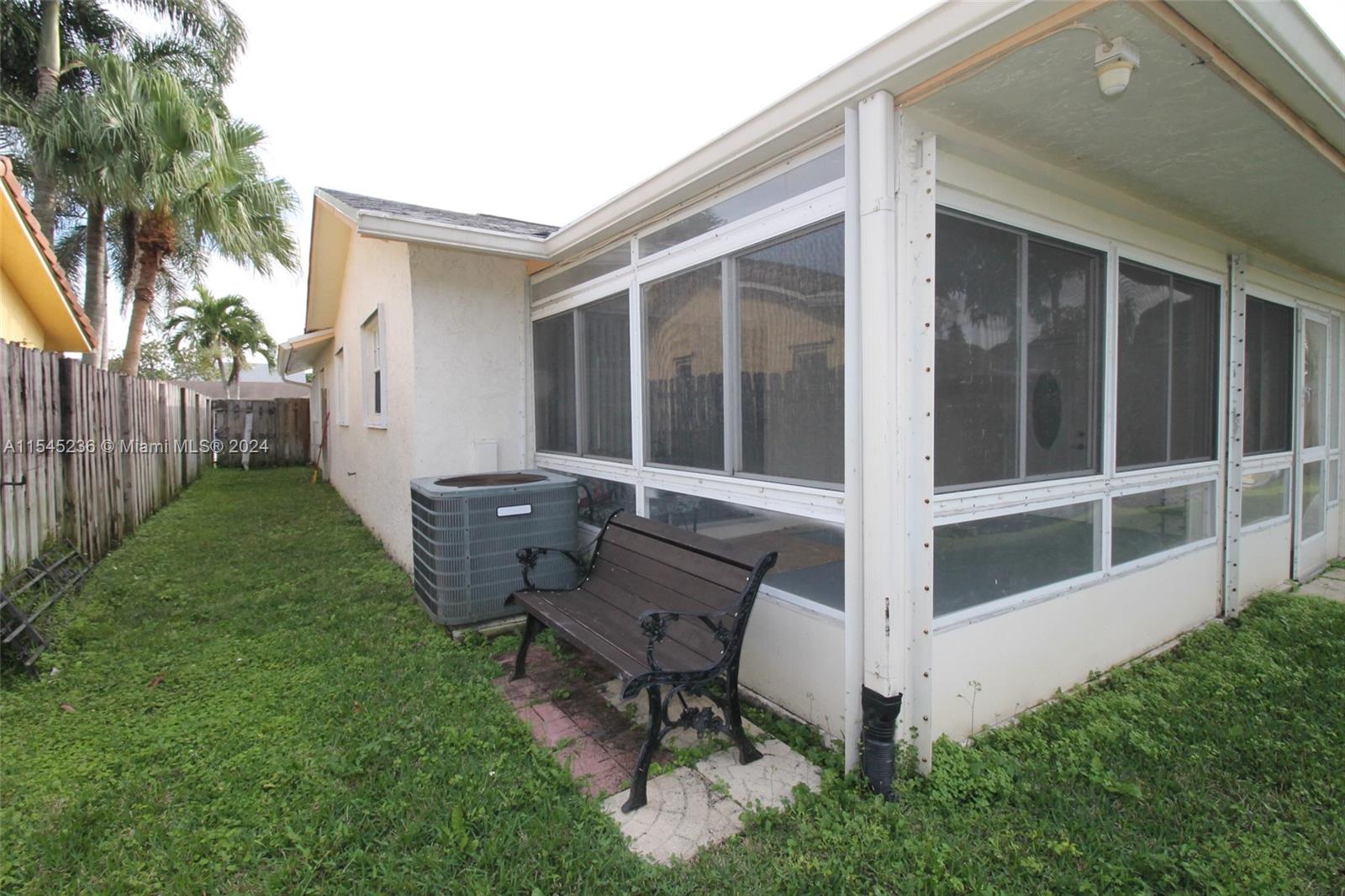 9351 NW 35th Pl, Sunrise, Florida image 28