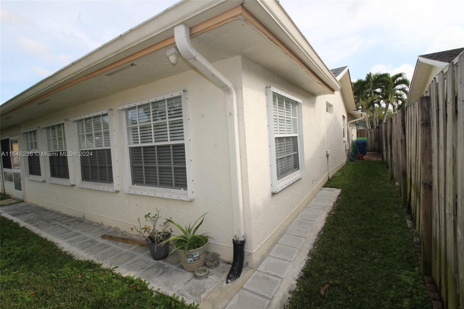 9351 NW 35th Pl, Sunrise, Florida image 29