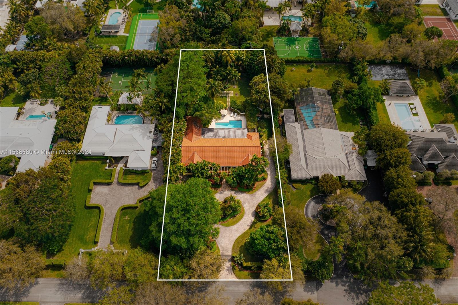 Nestled in the prestigious village of Pinecrest, Miami, this exceptional one-acre lot presents a rare and enticing opportunity for discerning buyers. With a spacious 3,750 sqft home encompassing 5 bedrooms and 4.5 bathrooms, the property offers a unique canvas for those looking to create their dream residence. Its potential is undeniable, making it an ideal prospect for renovation enthusiasts or as a prime candidate for developers seeking an investment in one of Miami's most coveted locales.