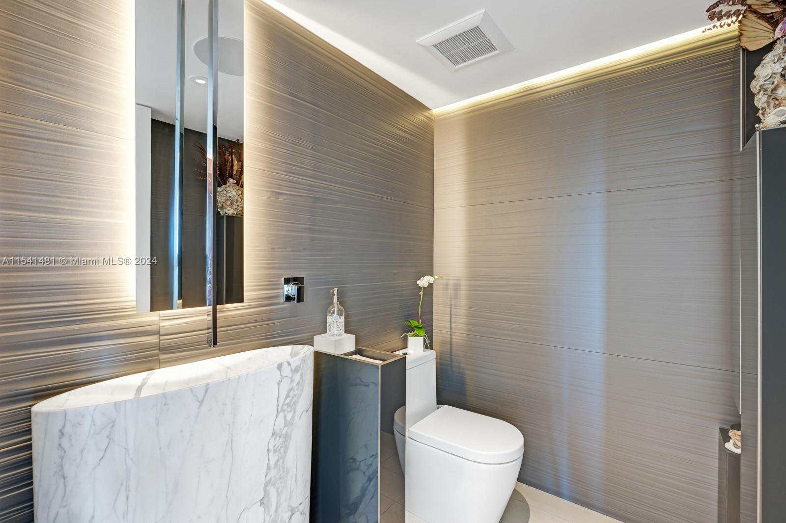 1331 Brickell Bay Dr #3211, Miami FL 33131