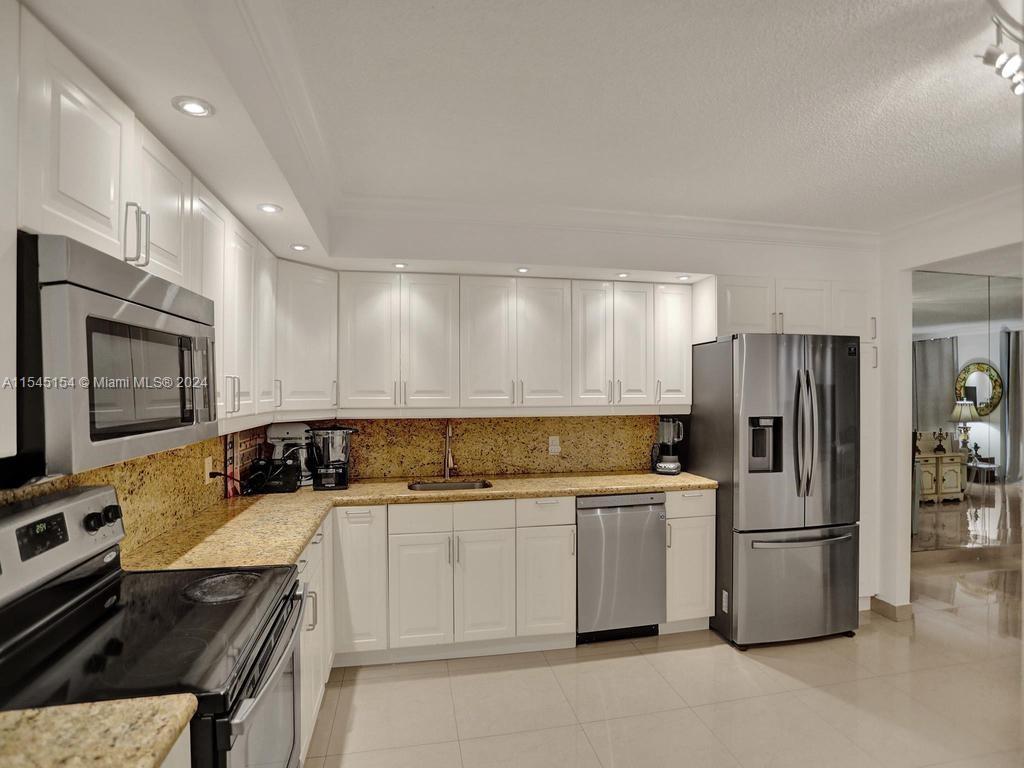 8877 Collins Ave #304, Surfside FL 33154
