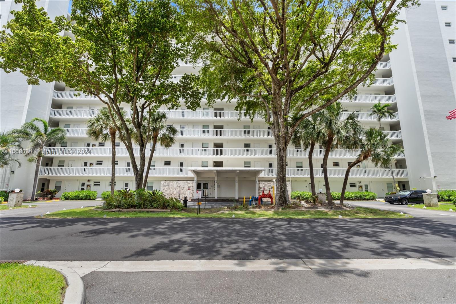 2555 NE 11th St #303, Fort Lauderdale, Florida image 3