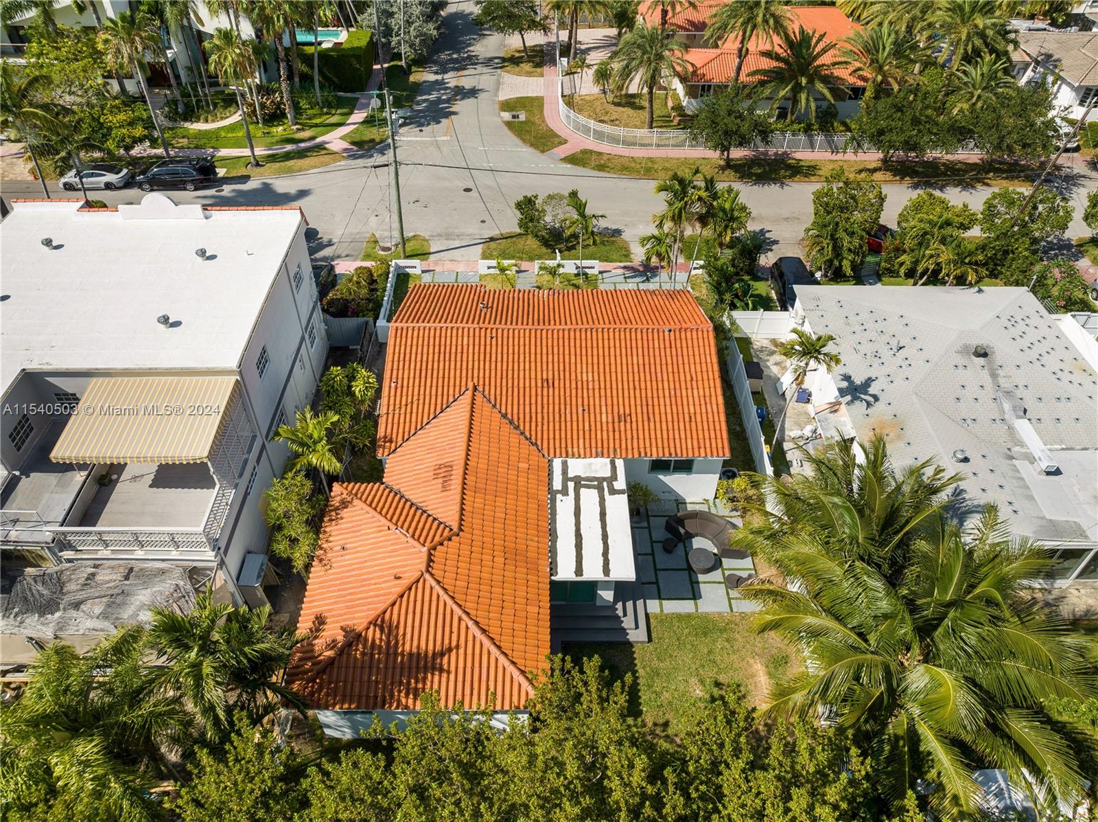 890 W 43rd Ct, Miami Beach, Florida image 18