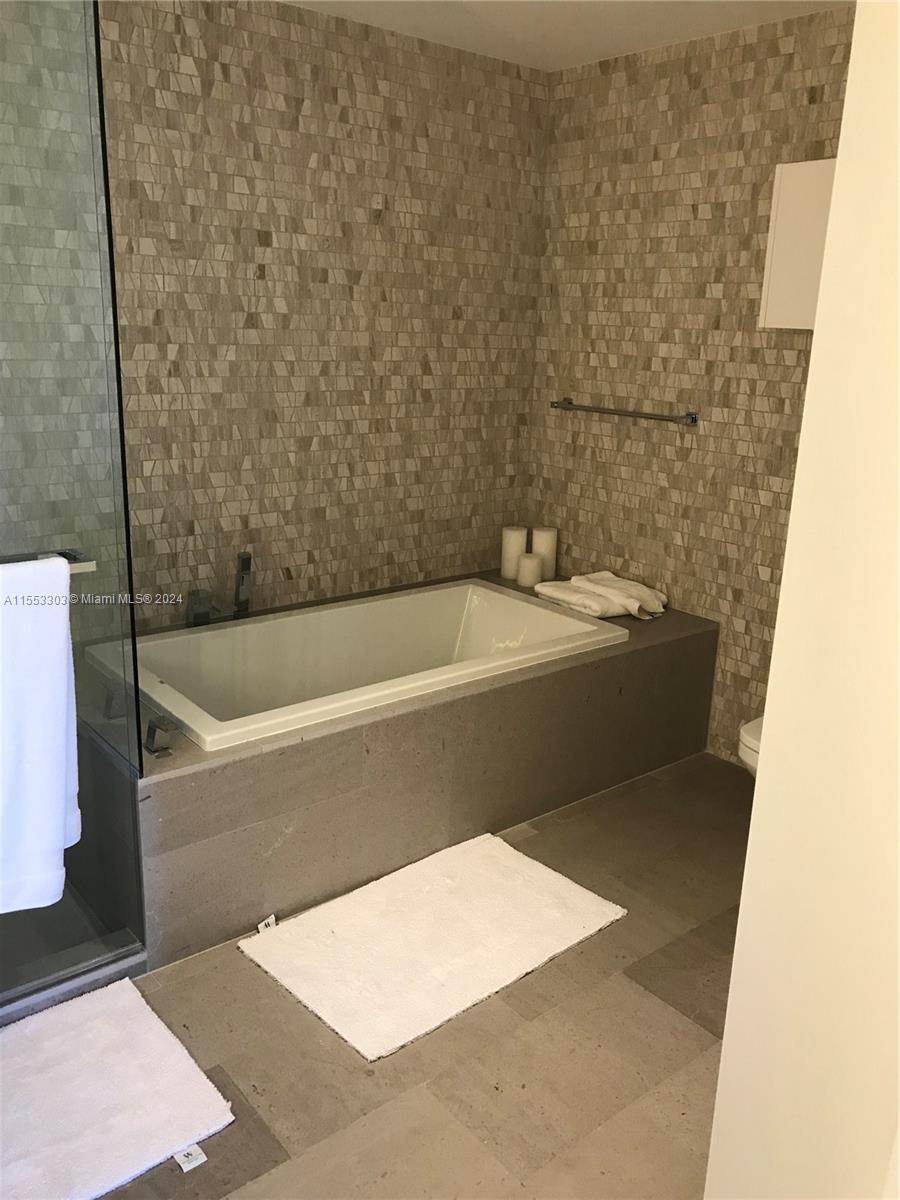 88 SW 7th St #3509, Miami FL 33130