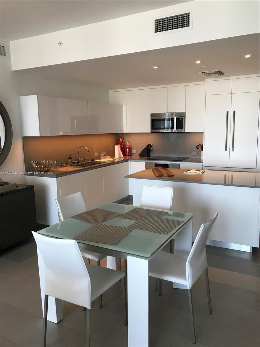 88 SW 7th St #3509, Miami FL 33130