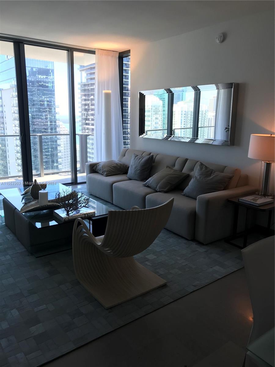 88 SW 7th St #3509, Miami FL 33130
