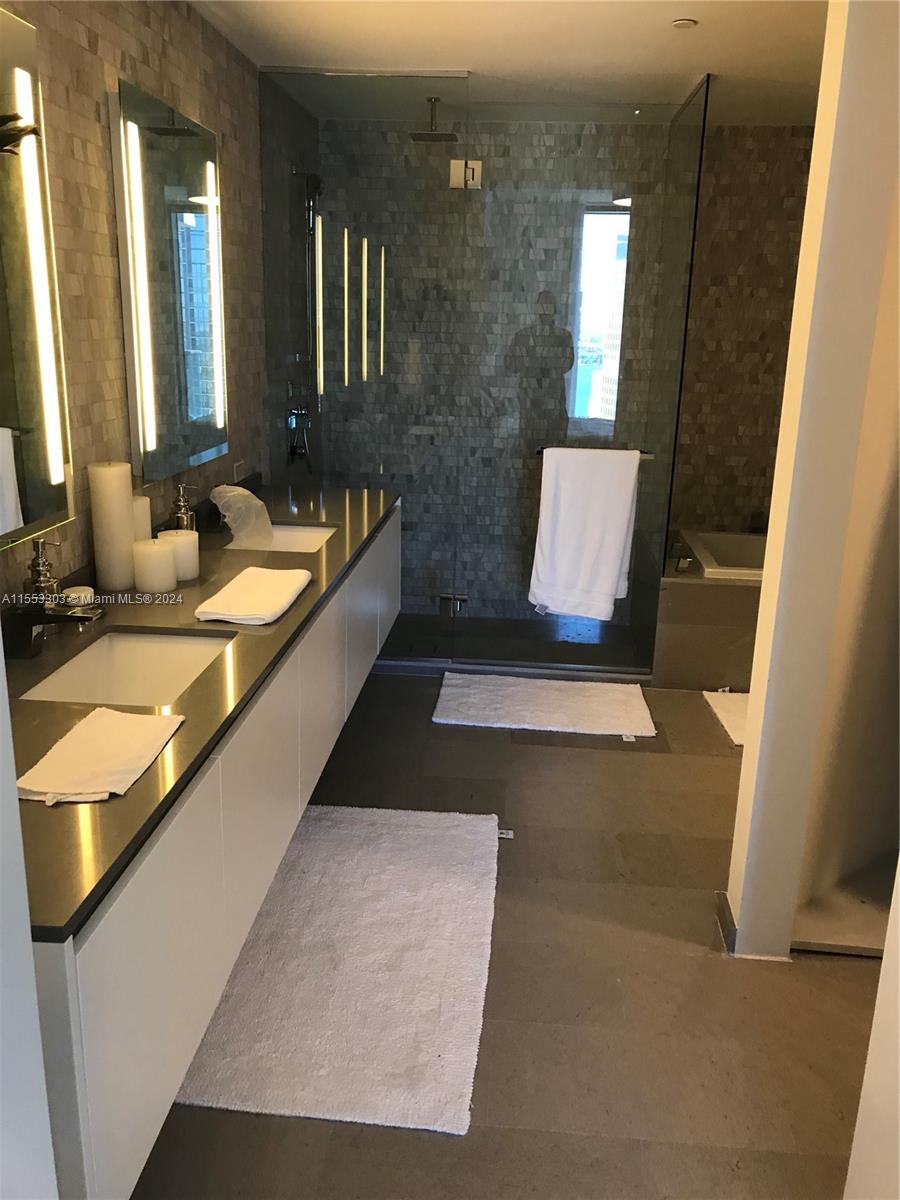 88 SW 7th St #3509, Miami FL 33130