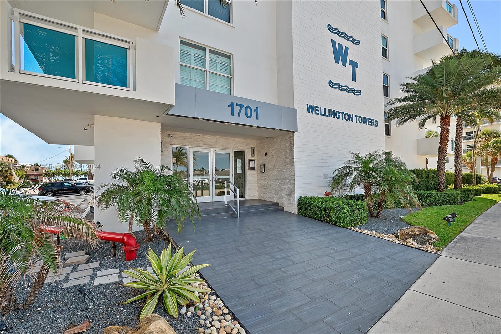 Residential, Hollywood, Florida image 2