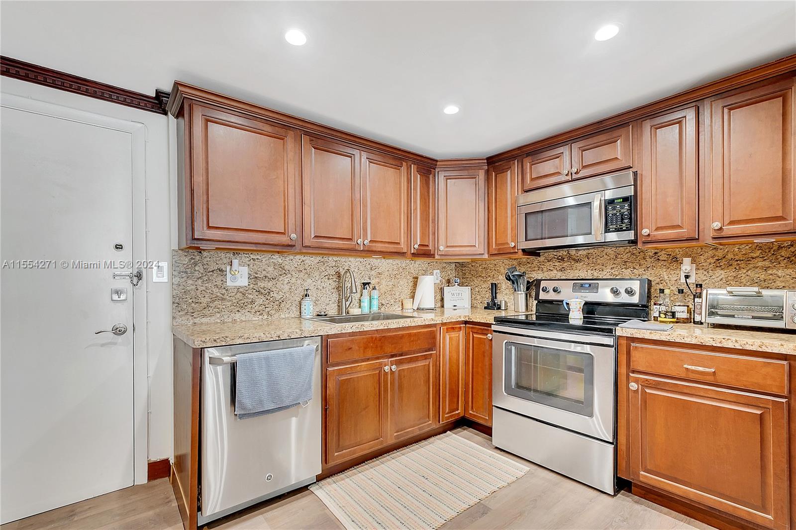 Residential, Hollywood, Florida image 9