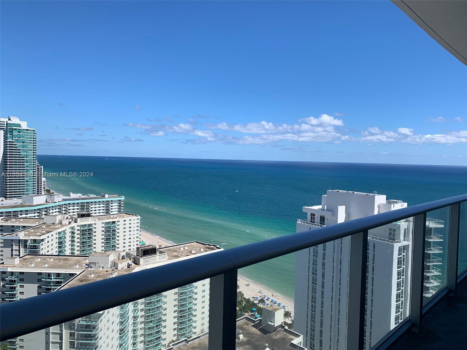 Apartamento à Venda em Hollywood, FL
