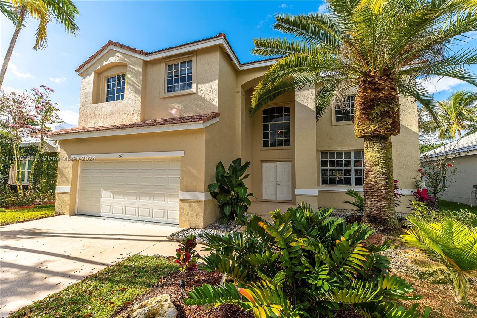 580 Cascade Falls Dr, Weston, Florida image 2