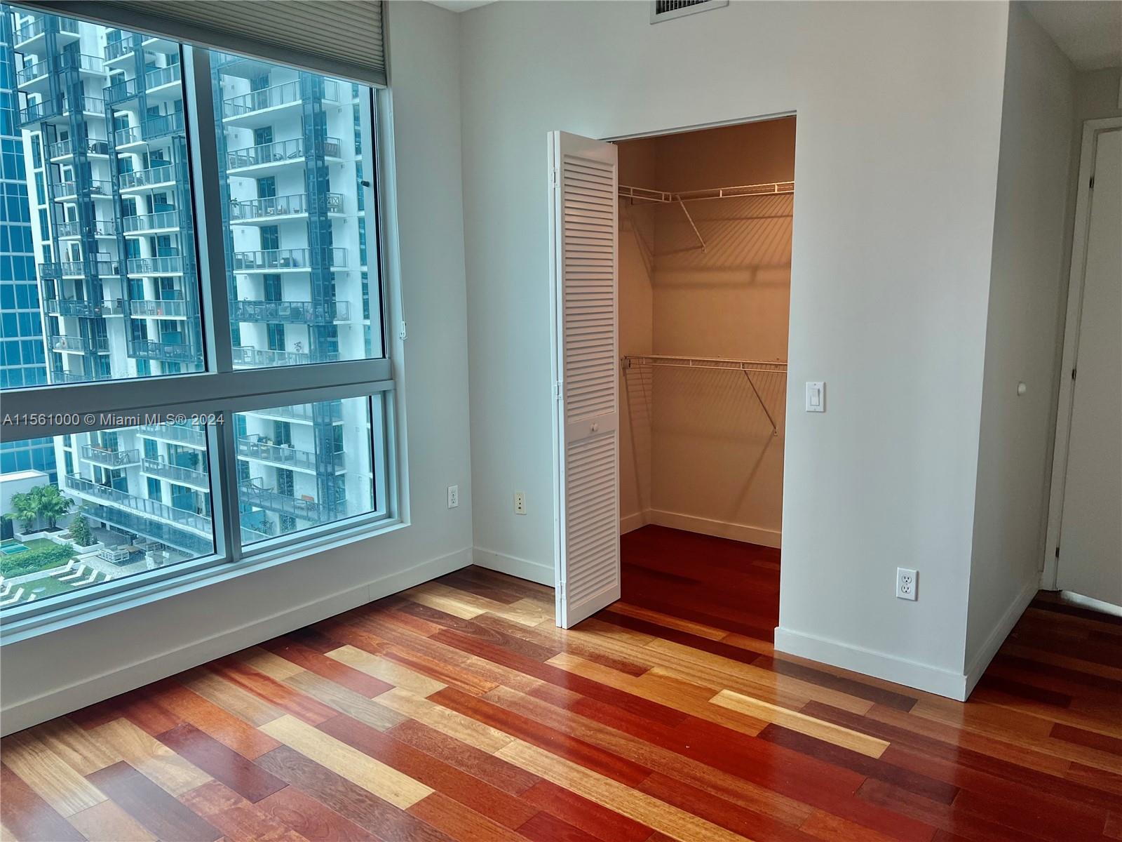 300 S Biscayne Blvd #1601, Miami FL 33131