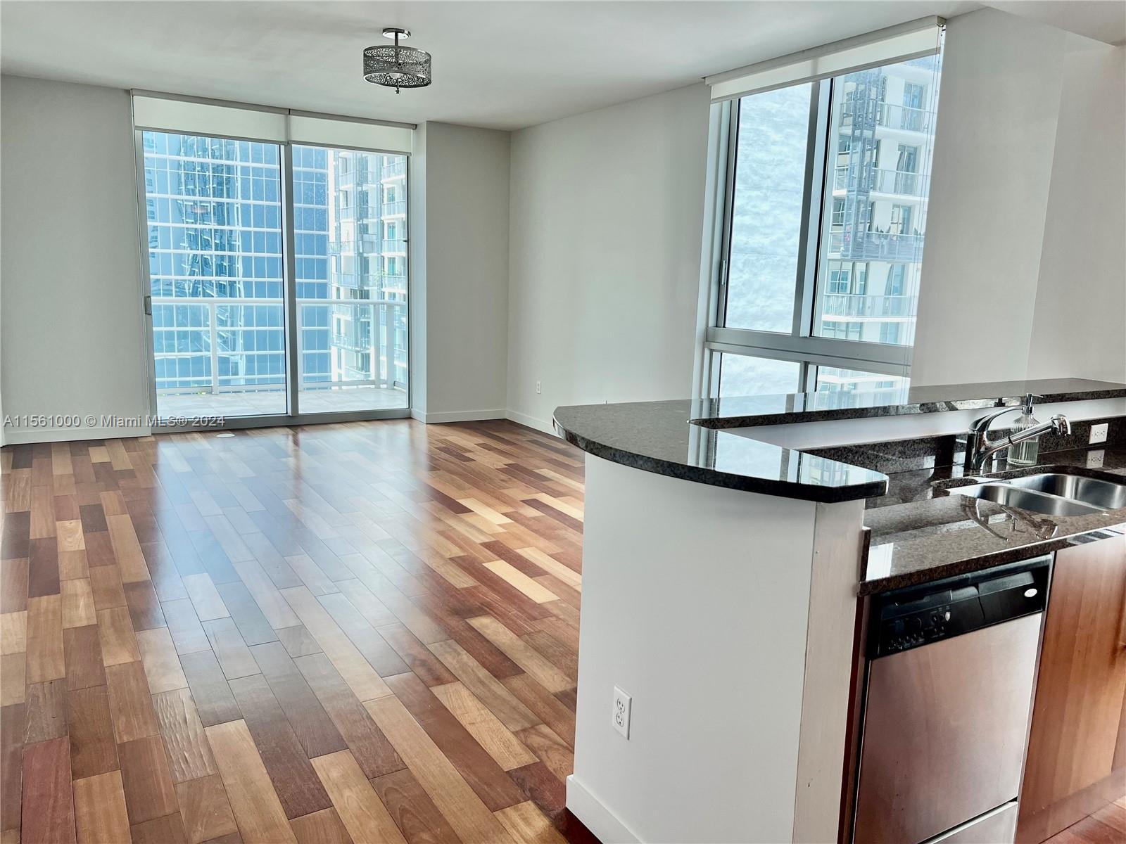 300 S Biscayne Blvd #1601, Miami FL 33131