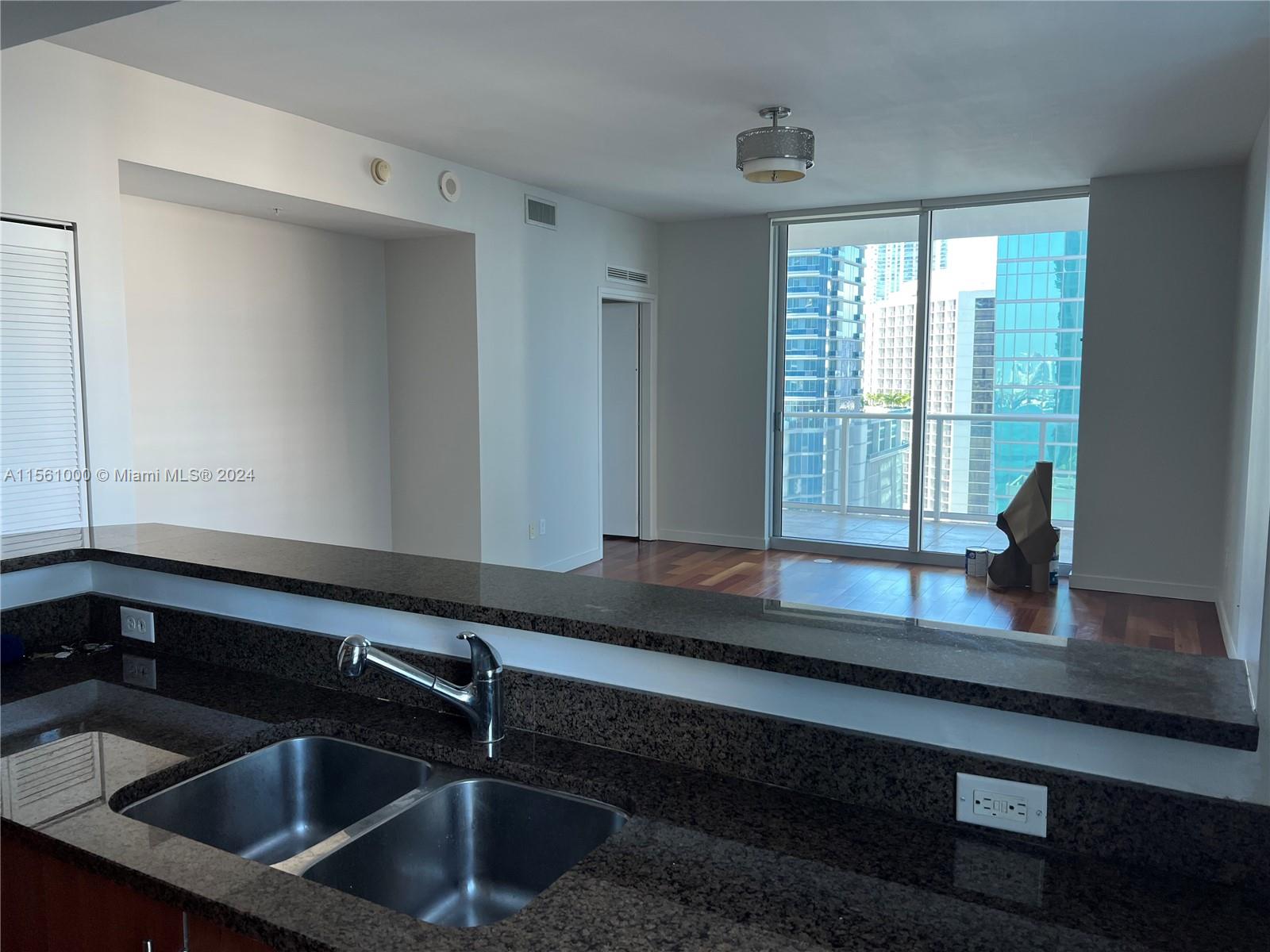 300 S Biscayne Blvd #1601, Miami FL 33131