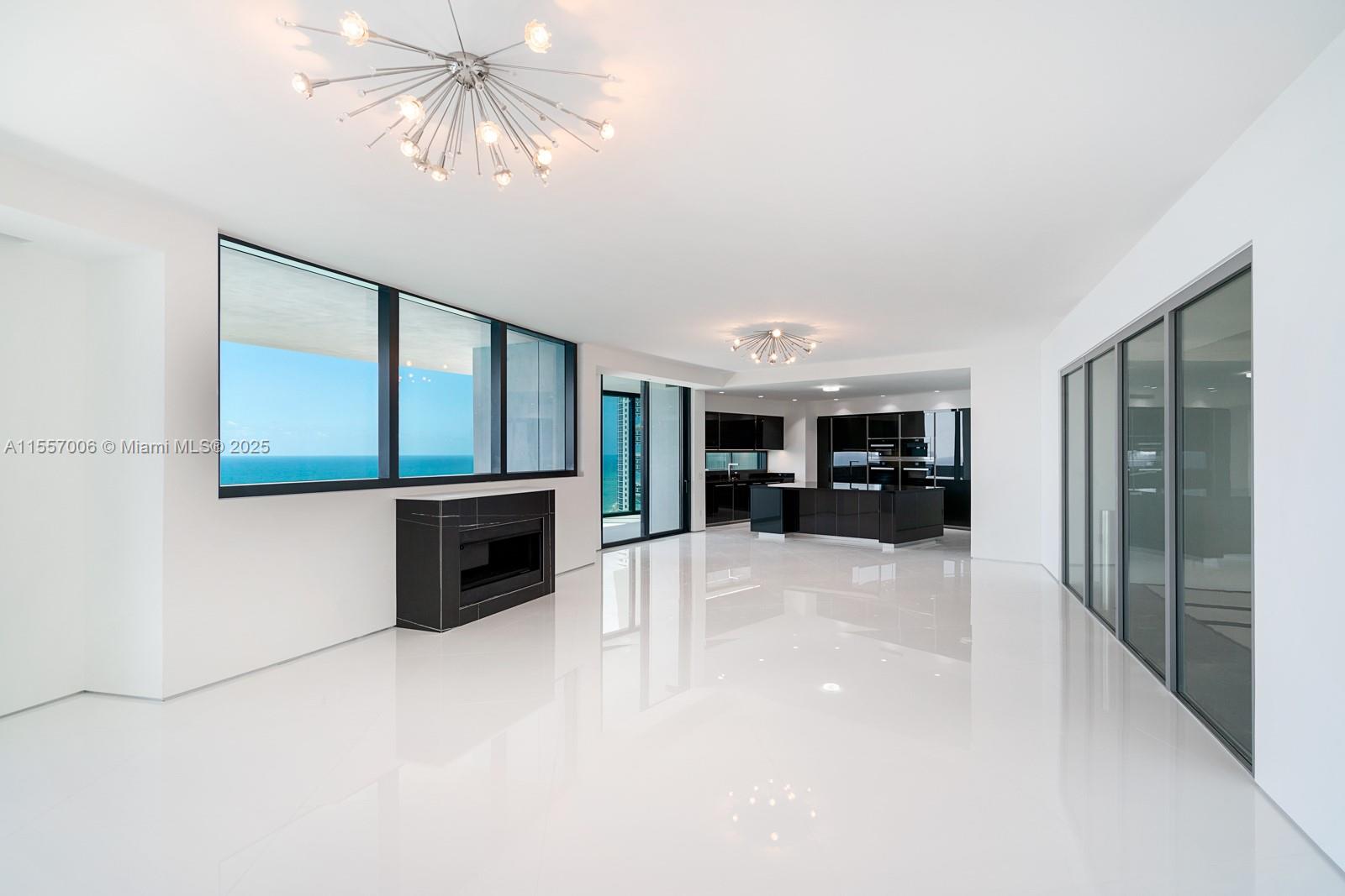Apartamento à Venda em Sunny Isles Beach, FL
