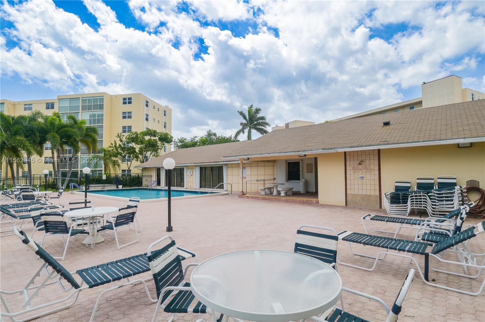 321 SE 3rd St #407, Dania Beach, Florida image 39