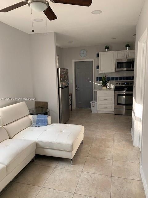 2475 NE 136th Ter, North Miami Beach, Florida image 2