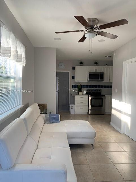 2475 NE 136th Ter, North Miami Beach, Florida image 3