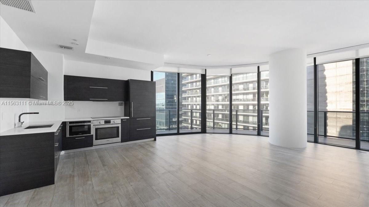 45 SW 9 St #4401, Miami FL 33130