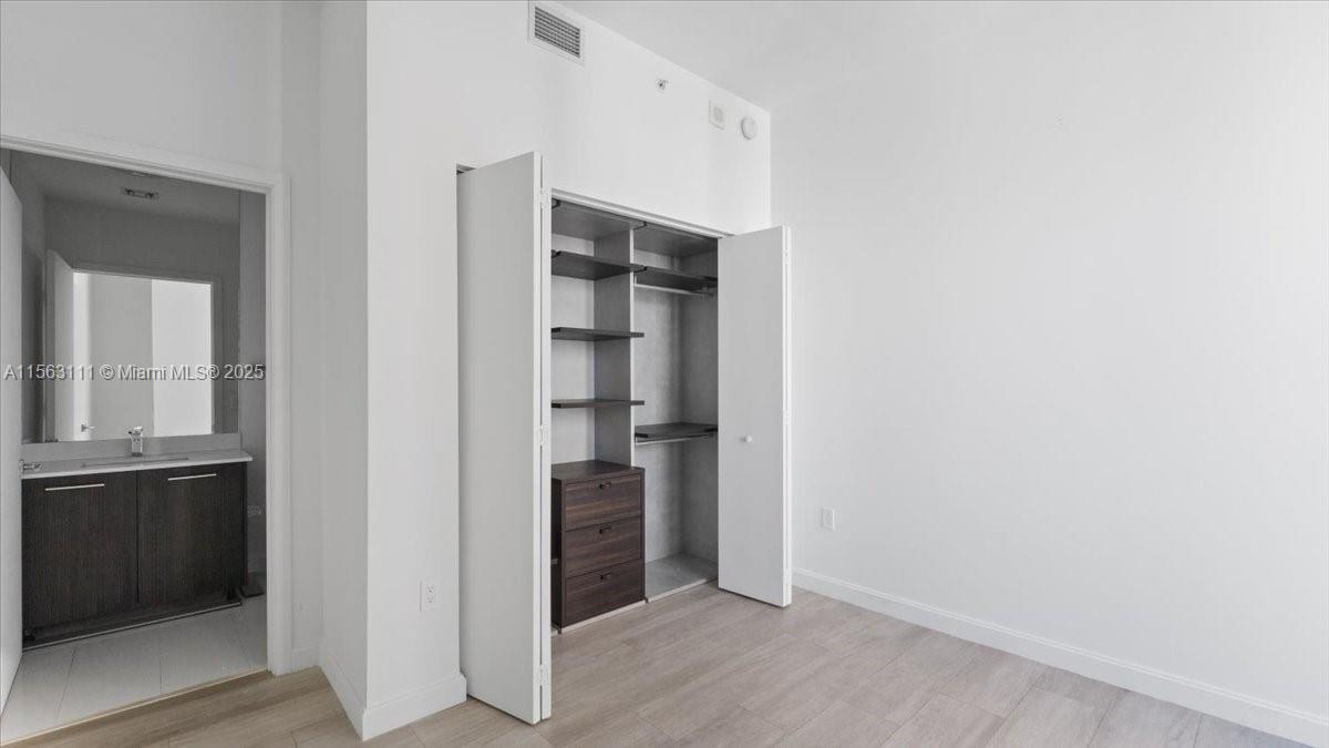 45 SW 9 St #4401, Miami FL 33130