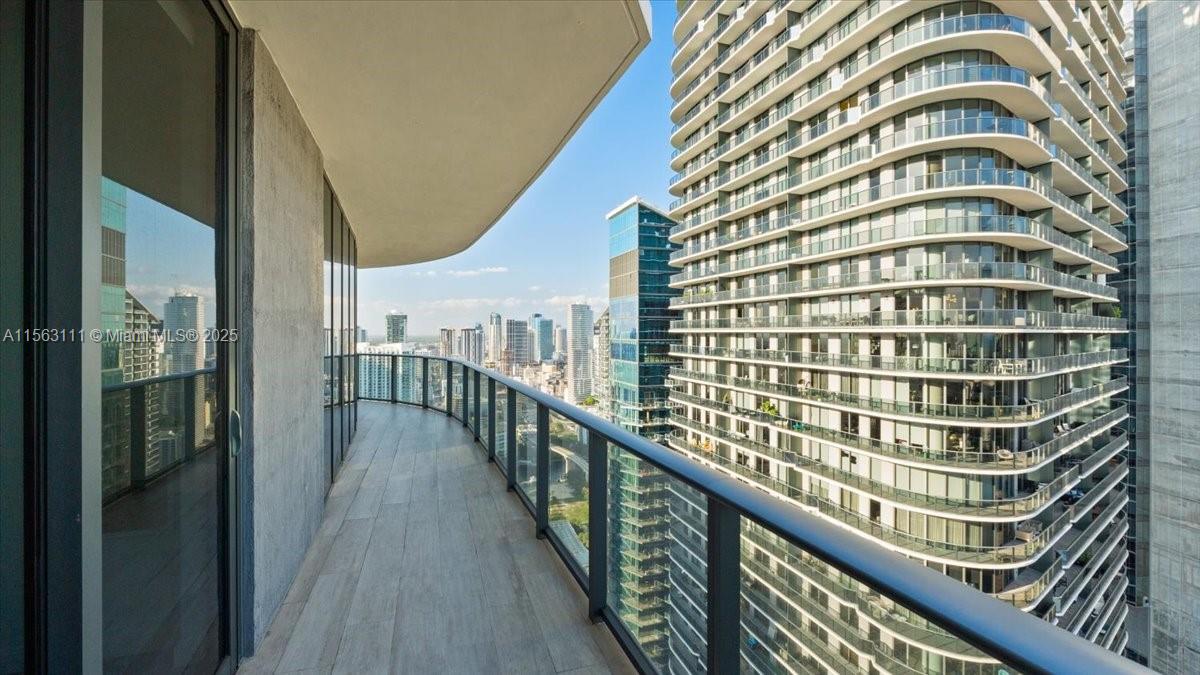 45 SW 9 St #4401, Miami FL 33130