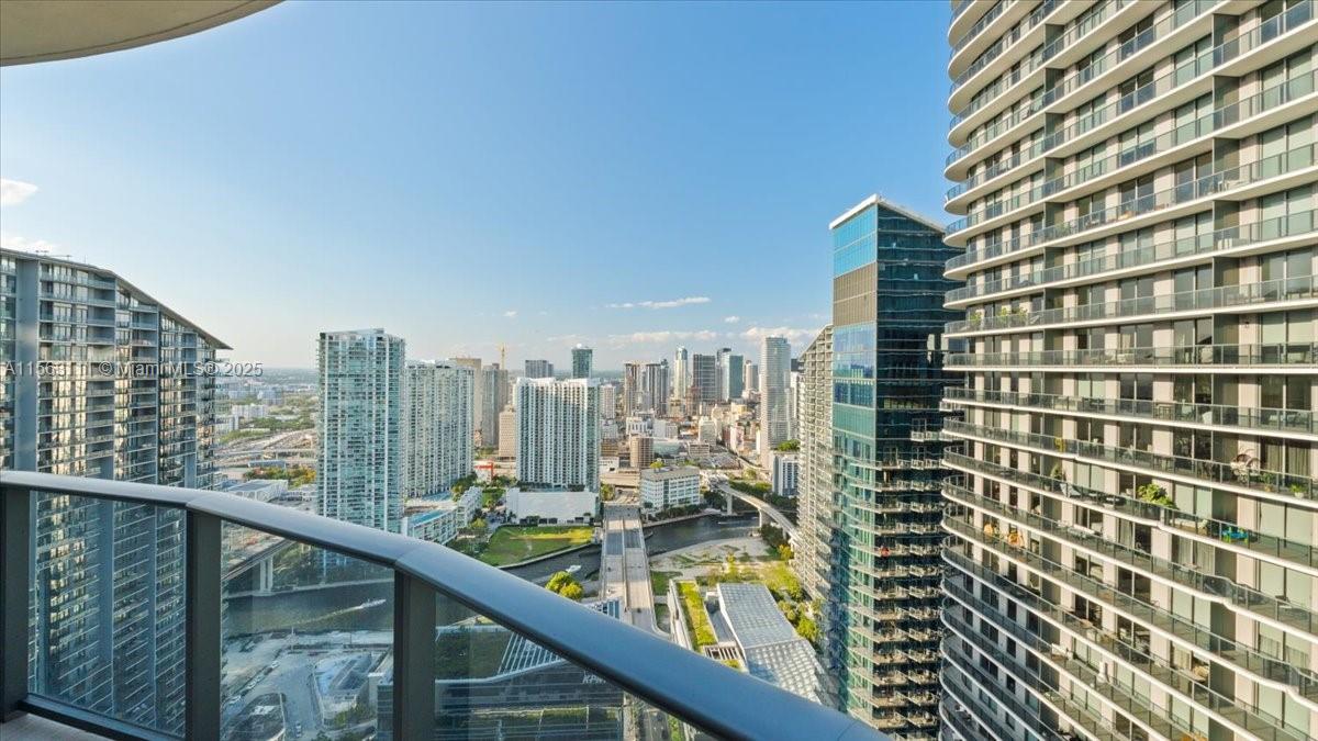 45 SW 9 St #4401, Miami FL 33130