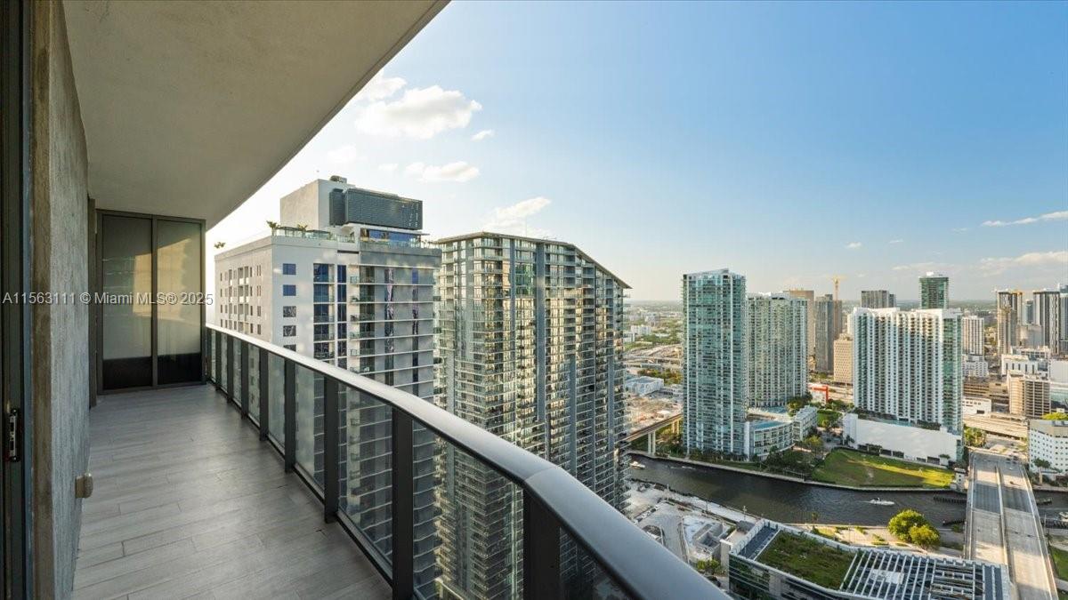 45 SW 9 St #4401, Miami FL 33130