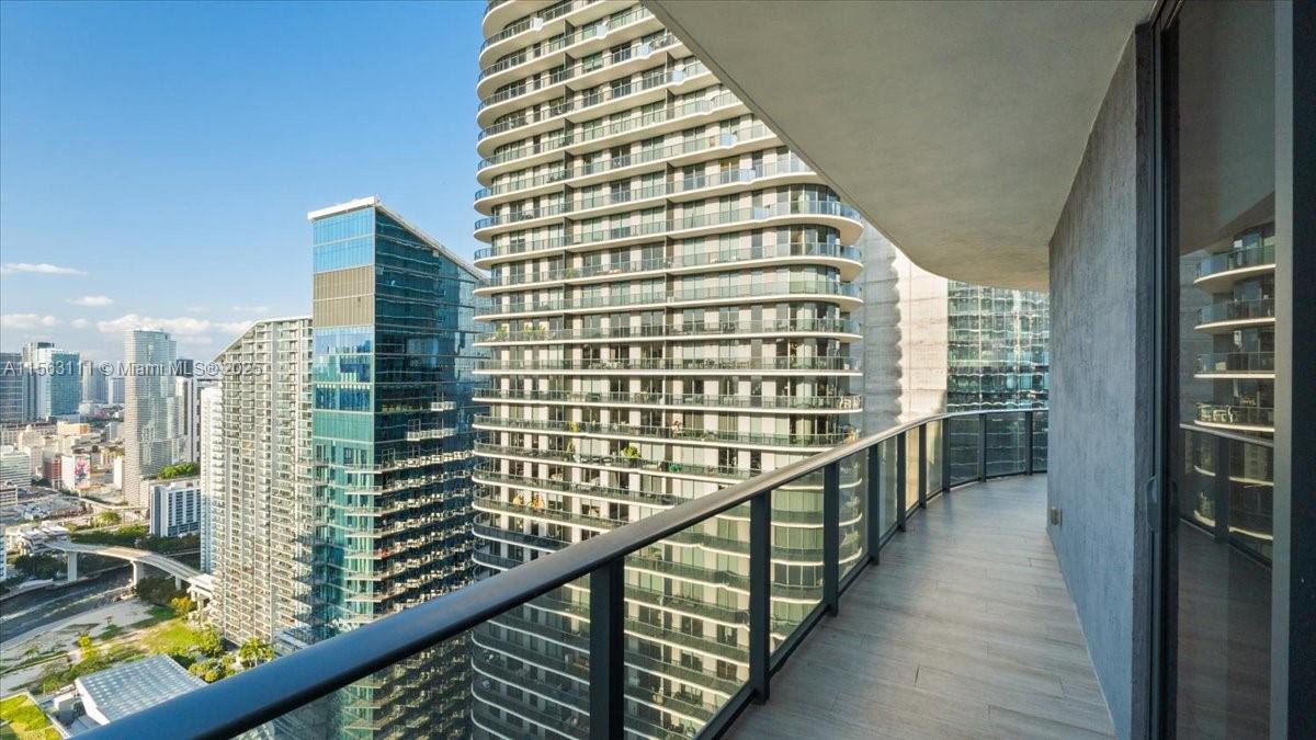 45 SW 9 St #4401, Miami FL 33130