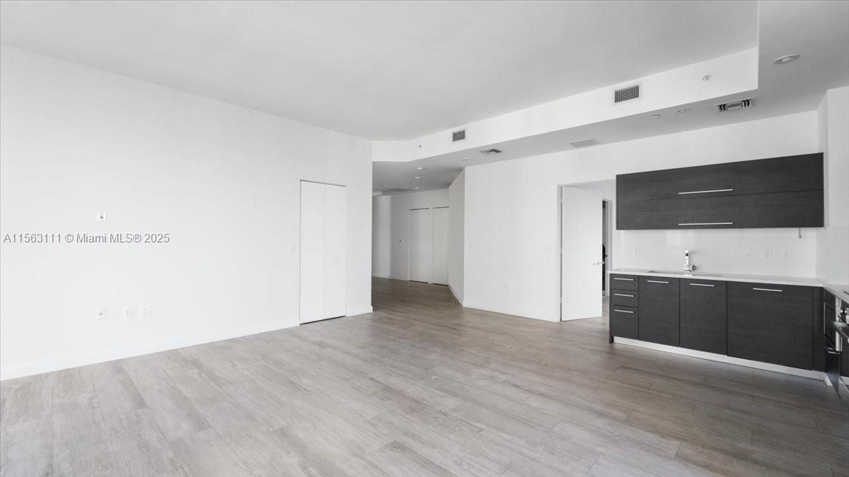 45 SW 9 St #4401, Miami FL 33130