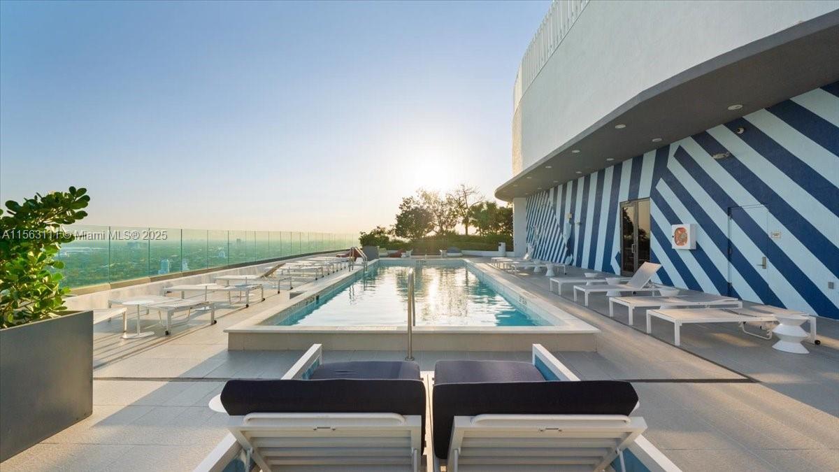 45 SW 9 St #4401, Miami FL 33130